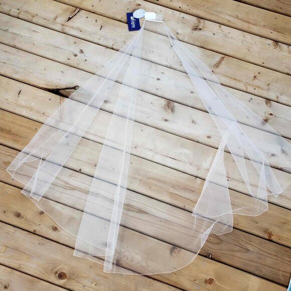 White Wedding Vail - Picture 1 of 6